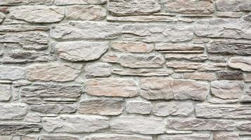 Fondo de textura de pared de luz de piedra como telón de fondo o textura. parte de un muro de piedra. copie el espacio. foto