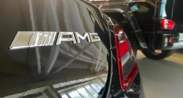 logo amg en el maletero. preocupación daimler ag. producción de modelos de automóviles en serie potentes y deportivos. amg es el estudio de tuning oficial de mercedes-benz. Ucrania, Kiev - 09 de junio de 2021. foto