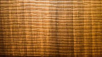 Mesa de madera marrón o textura de parquet. fondo de madera. textura de madera marrón ondulada con ondas foto