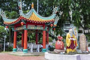 templo de thean hou con pabellón de colores. Malasia. foto