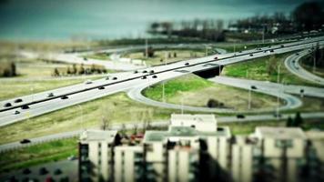 motion-photo cinemagraph timelapse del traffico su uno svincolo autostradale video