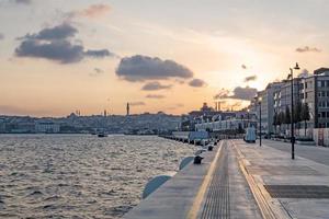 Karakoy, Estambul, Turquía. 15 de noviembre de 2121. El nuevo puerto de cruceros de Estambul. galataport con su arquitectura moderna.