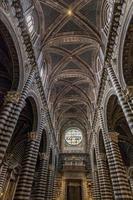 Siena, Italia, 21 de septiembre de 2016 - Detalle de la Catedral de Siena en Italia. la catedral de siena es una iglesia medieval en italia, dedicada desde sus primeros días como iglesia mariana católica romana. foto