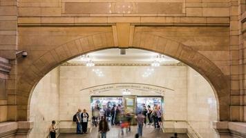 Laps de temps de photo de la station de métro grand central bondé avec flou de mouvement vers 16 heures. video