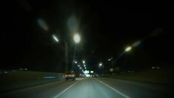 Conducir en estado de ebriedad, bajo la influencia del conductor nocturno. video