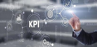 Kpi indicador de rendimiento clave concepto de tecnología de Internet empresarial en pantalla virtual foto