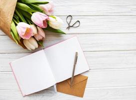 espacio de trabajo de blogger o autónomo foto