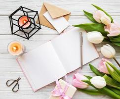 espacio de trabajo de blogger o autónomo foto
