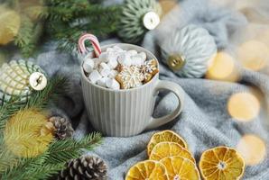 chocolate caliente navideño con malvavisco foto