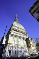 la estructura arquitectónica de la mole antonelliana en la capital piamontesa de turín foto