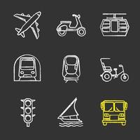 conjunto de iconos de tiza de transporte público. modos de transporte. avión, scooter, funicular, metro, transrapid, ciclo rickshaw, semáforos, velero, autobús. ilustraciones de pizarra vector aislado