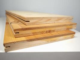 tablones de madera en la mesa foto