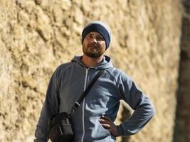 man wearing a knitted hat photo