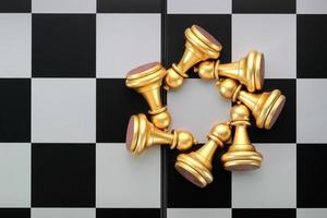 idea de juego de tablero de ajedrez de estrategia de gestión sin concepto de liderazgo foto