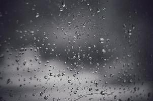 gotas de lluvia sobre el vidrio