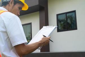 Servicio de ingeniero inspección in situ en la construcción de edificios de viviendas foto