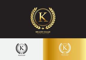 concepto de logotipo de lujo oro letra k vector