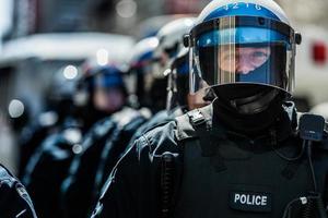 Montreal, Canadá 02 de abril de 2015 - Primer plano de retratos de policías listos en caso de problema foto
