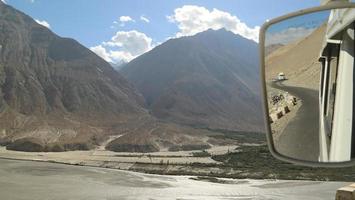 un hermoso viaje al profundo valle del himalaya foto