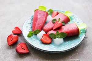 homemade strawberry ice cream photo