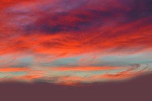 atardecer rojo oscuro cielo hermoso panorama puesta de sol natural brillante cielo dramático foto