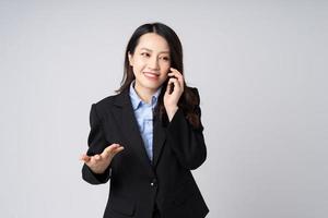 Retrato de mujer de negocios asiática, aislado sobre fondo blanco. foto