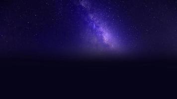 Luz azul espectacular panorama nocturno de galaxias desde el espacio del universo lunar en el cielo nocturno foto