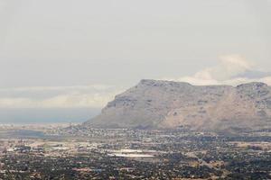 vista del parque nacional de la montaña de la mesa ciudad del cabo claremont, sudáfrica.