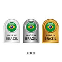 hecho en brasil etiqueta, sello, insignia o logotipo. con la bandera nacional de brasil. en platino, oro y plata. emblema premium y de lujo