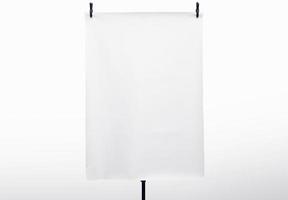 realistic blank clasps poster. an empty screen for poster mockup. mockup for promotions, advertisements, announcements, presentations, and many more. photo