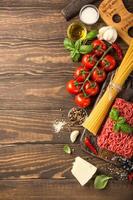 ingredientes para espaguetis a la boloñesa foto
