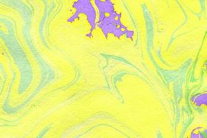 Fondo de tinta abstracta.Texturas de papel de tinta de mármol amarillo de invierno sobre fondo blanco de acuarela.Papel tapiz para diseño web y de juegos. foto