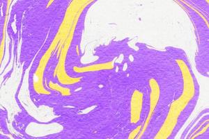 Fondo de tinta abstracta.Texturas de papel de tinta de mármol púrpura y amarillo de invierno sobre fondo blanco de acuarela.Papel tapiz para diseño web y de juegos. foto