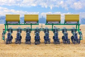 Modified aggregate, cultivator and device for applying fertilizers used in the agricultural sector. photo