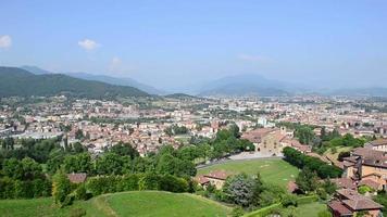 bergamo itália vista do topo dos telhados da cidade velha video