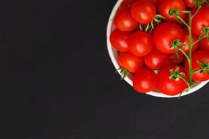 Fondo de tomate, fondo de alimentos, fondo de frutas y verduras con espacio para copiar texto, ingredientes de alimentos frescos para cocinar, vista superior con espacio de copia, banner publicitario de alimentos foto