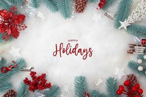 Felices vacaciones texto con marco hecho de adornos navideños planos sobre fondo nevado con espacio de copia foto