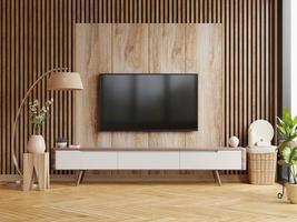 maqueta de un televisor montado en la pared en una habitación oscura con una pared de madera oscura.