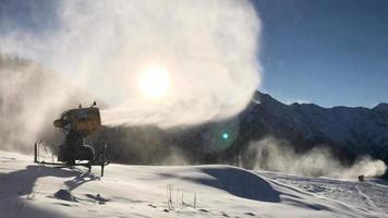 cañón de nieve en acción video