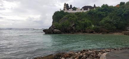 paisaje marino, playa geger, nusa dua, bali, indonesia foto