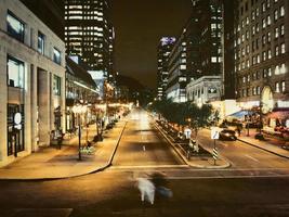 noche de octubre en la ciudad. foto