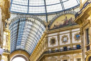 Galleria Vittorio Emanuele II in Milan photo