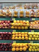 compras de comestibles de ingredientes alimentarios. una pantalla para el fondo de la naturaleza. foto