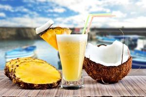 cóctel de piña colada foto