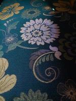 tela de almohada con motivos florales. textura de la tela de la almohada foto