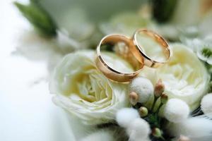wedding rings with a  decor photo