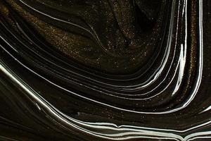 Fondo abstracto de textura de patrón de tinta de mármol. tono oro negro y blanco foto