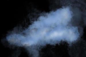 Luz azul cielo textura humo oscuro en el oscuro fondo aislado piso con niebla o niebla de fondo. foto