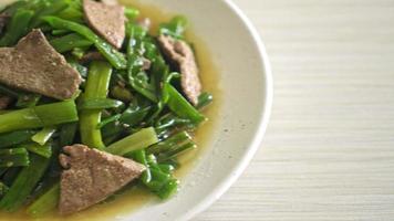 Stir-fried onion flower stem with pork liver - Asian food style video