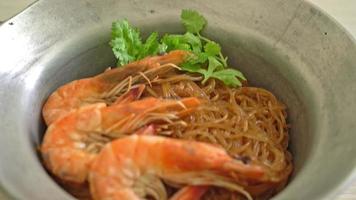 Casseroled or Baked Shrimp with Glass Noodles or Shrimp potted with vermicelli video